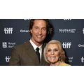 Matthew McConaughey: Γιατί η μητέρα του δεν ήθελε να σκεπάσουν το γυμνό νεκρό σώμα του πατέρα του ενώ έκαναν σεξ