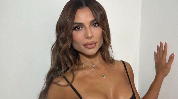 Επική φάρσα στην Ελευθερίου με Κύπριο θαυμαστή της - Της πρόσφερε χαλλούμια και σεφταλιές [βίντεο]