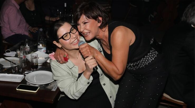 Kωνσταντίνα για την κόρη της: "Όταν της λέω να τραγουδήσουμε μαζί βλέπω να ντρέπεται" [βίντεο]