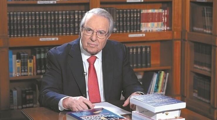 Μπαμπινιώτης για κυπριακή διάλεκτο: «Eδώ στην Κύπρο έχετε μια ευλογία - Έχει μακράν ιστορία» [βίντεο]