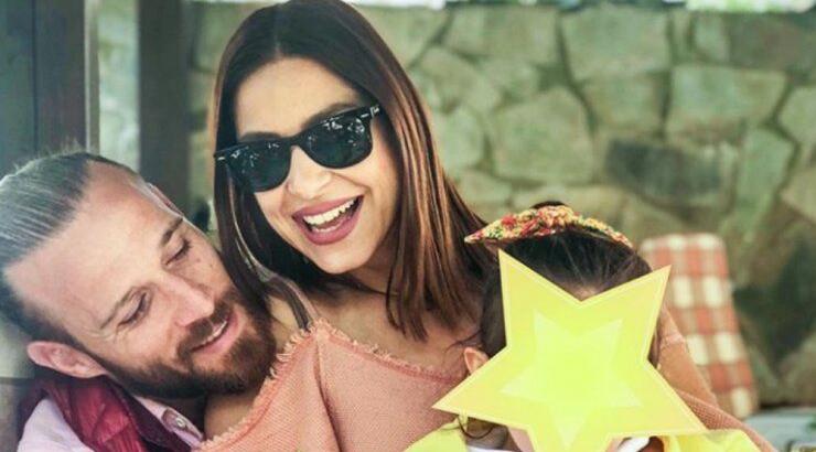 Δείτε το χριστουγεννιάτικο δέντρο του Νεκτάριου Αλεξάνδρου και της Κωνσταντίνας Ευριπίδου στο σπίτι τους στη Λεμεσό 