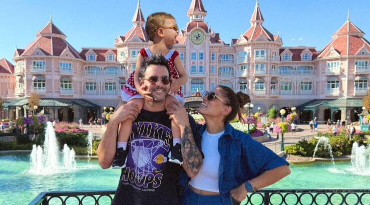 Μαίρη Συνατσάκη - Ίαν Στρατής: Απόδραση στη Disneyland με την κόρη τους, Ολίβια [εικόνες]