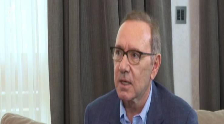 Kevin Spacey: «Είμαι gay. Απολαμβάνω την παρέα των ανδρών, ναι» [βίντεο]