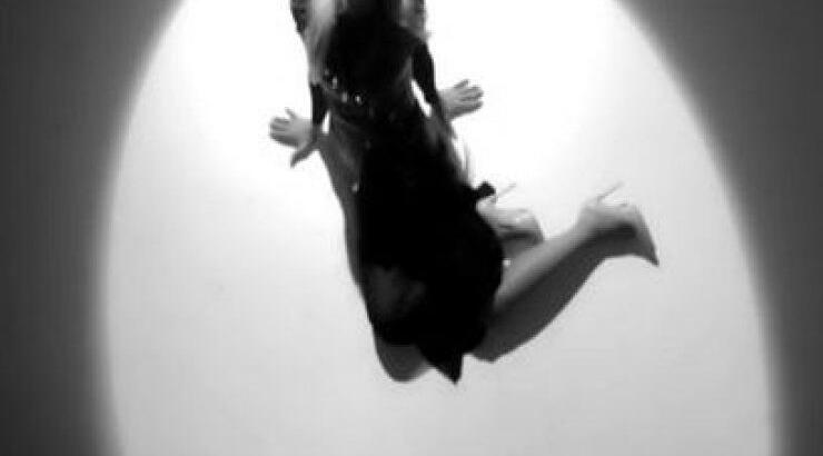 Γνωστή τραγουδίστρια επιστρέφει πιο μοντέρνα από ποτέ