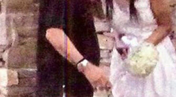 Γνωστός Έλληνας τραγουδιστής παντρεύτηκε κρυφά στην Κύθνο