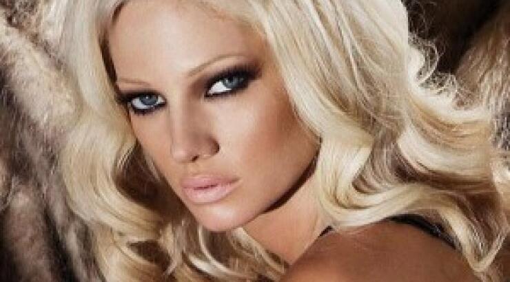 Παντρεύεται η Τζούλια Αλεξανδράτου