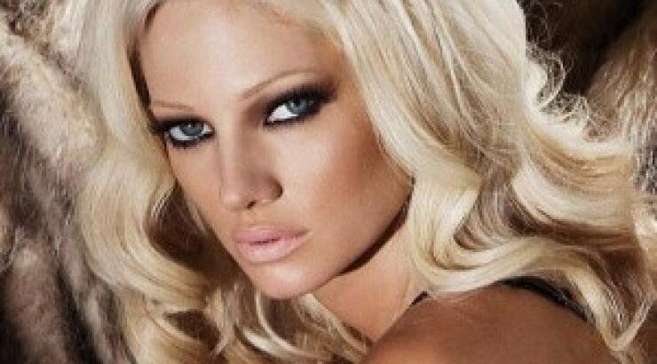 Παντρεύεται η Τζούλια Αλεξανδράτου