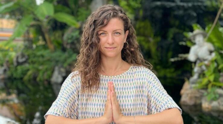 Νίκη Δραγούμη: Στην παραλία αγκαλιά με τον Άρη της [εικόνα]