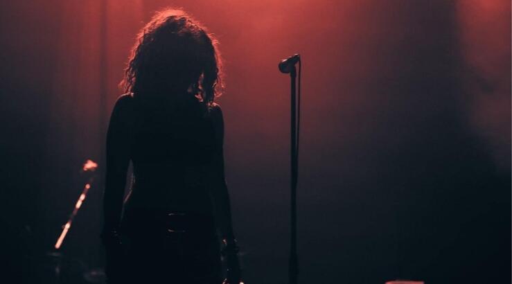 Γνωστή Κύπρια τραγουδίστρια γνωστοποίησε τον θάνατο της μητέρας της και συγκινεί αποχαιρετώντας την [εικόνες]