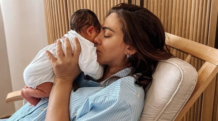 Ευρυδίκη Βαλαβάνη: Αυτό είναι το πρώτο οικογενειακό στιγμιότυπο μαζί με τον σύζυγό της και τον γιο τους [εικόνα]