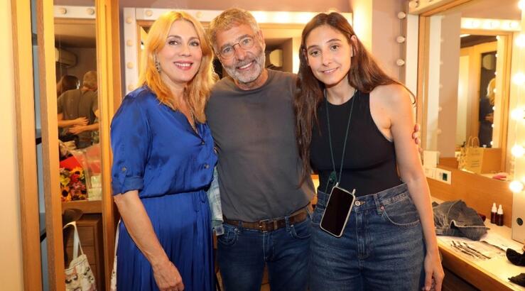 Φωτεινή Αθερίδου: Σταμάτησε συνέντευξη όταν ρωτήθηκε για τον χωρισμό του πατέρα της από την Καρύδη [βίντεο]