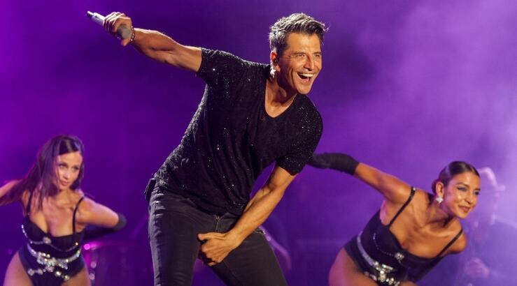 Σάκης Ρουβάς: «Από το 1991 που θυμάμαι τον εαυτό μου ξεκινώντας την καριέρα μου, ακούω σχόλια» [βίντεο]