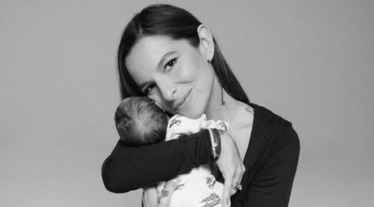 Eριέττα Κούρκουλου: Η τρυφερή στιγμη με τον 8 μηνών γιο της στις διακοπές τους [εικόνα]