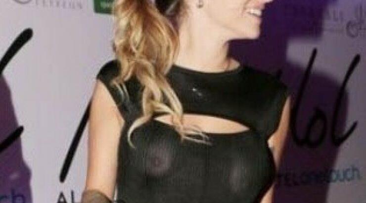 Εριέττα Κούρκουλλου: Έβγαλε κατά λάθος; το στήθος της στην φόρα!