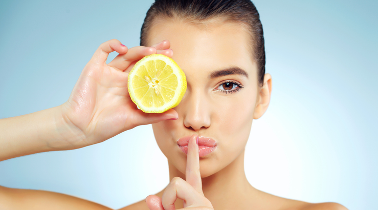 Citric acid: Πώς να φτιάξεις μόνη σου τόνερ και μάσκα προσώπου με κιτρικό οξύ