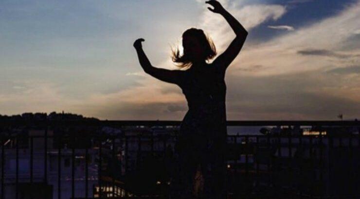 Επώνυμη κούκλα Ελληνίδα ακομπλεξάριστη αποκαλύπτει πόσα κιλά πήρε τους τελευταίους εφτά μήνες 