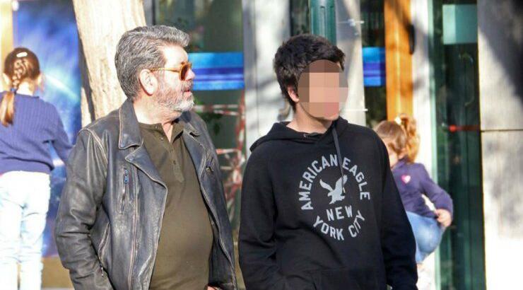 Γιάννης Λάτσιος: Στολίσε το χριστουγεννιάτικο δέντρο του σπιτιού του μεζί με τον γιο του, Άγγελο