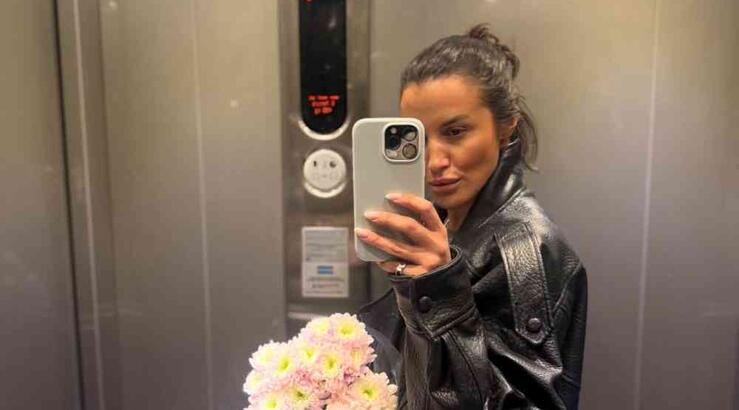 Το metallic manicure της Κάλιας Ελευθερίου είναι statement