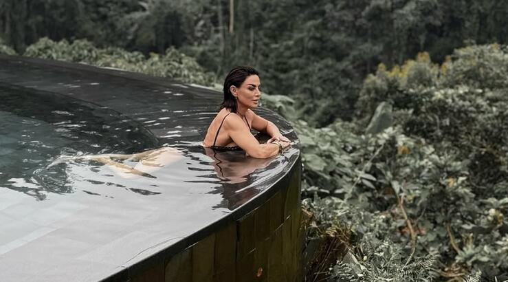 Ramona Filip: Τα φρέσκα hair looks της στην παραλία του Μπαλί