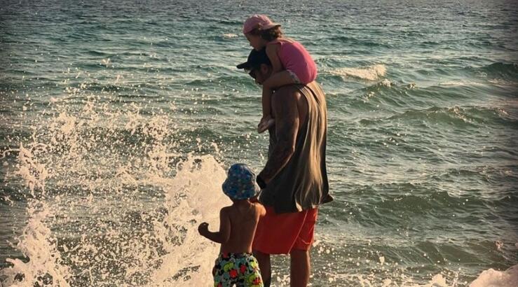 Άκης Πετρετζίκης: Δημοσίευσε καλοκαιρινά στιγμιότυπα των παιδιών του στο instagram [εικόνες]