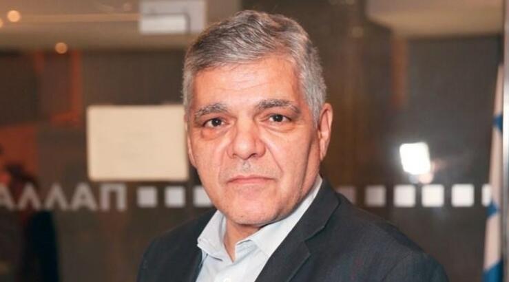 Κωστάκης Κωνσταντίνου: Η συγκινητική στιγμή που σώζει ένα σπουργιτάκι παρέχοντάς του ΚΑΡΠΑ [βίντεο]