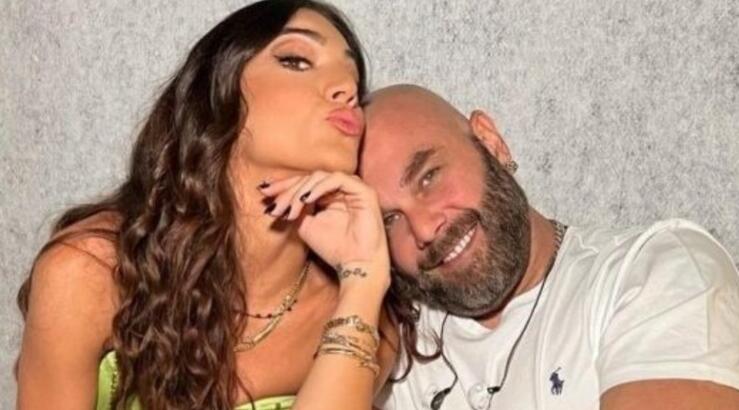 Αδάμου - Κουινέλης: Στο γήπεδο μαζί με την κόρη τους, Ανατολή, παρακολούθησαν ποδοσφαιρικό αγώνα [εικόνα]