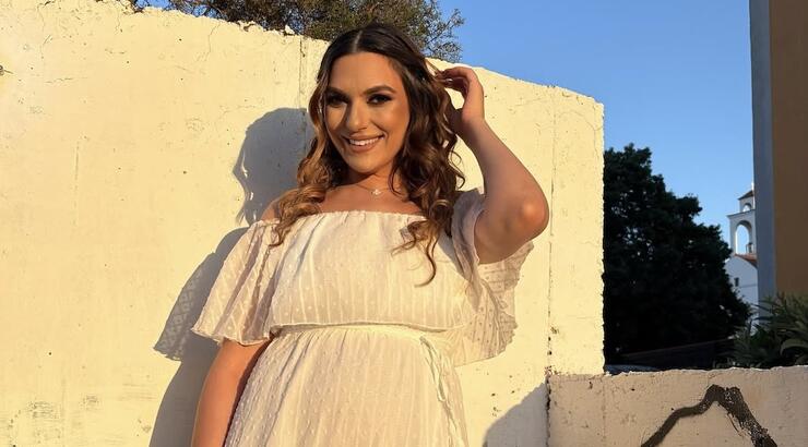 Ιωάννα Λαμπροπούλου: Θηλάζει την κόρη της στα 1α γενέθλια της ως μανούλα