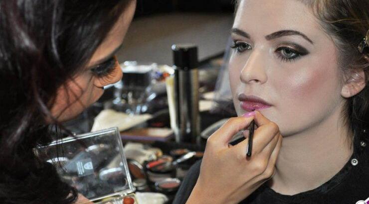 Έρευνα απέδειξε πως το μακιγιάζ "αλλάζει" την ηλικία μας!