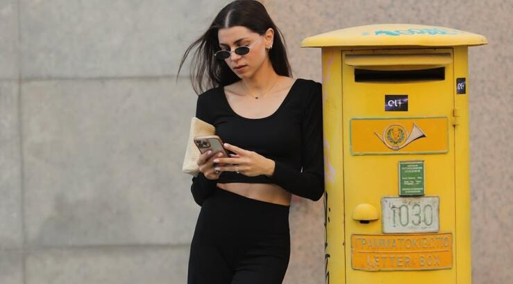 Το γιορτινό μανικιούρ της Κλέλιας Γιασεμίδου