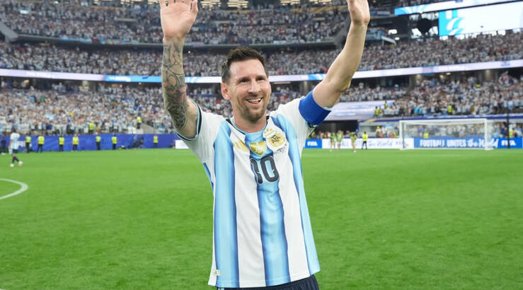 Η 100χρονη fan του Messi που έγινε viral στις κερκίδες [εικόνα & βίντεο]