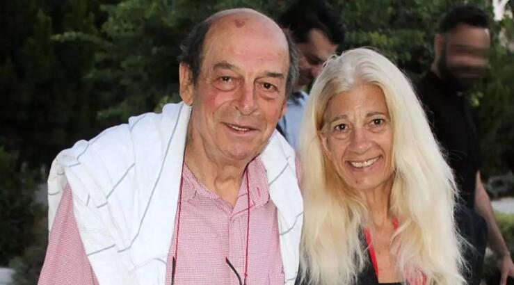 Συγκινεί η σύζυγος του Μανούσου Μανουσάκη: «Ανανεώσαμε το ραντεβού μας και με έστησε» [βίντεο]