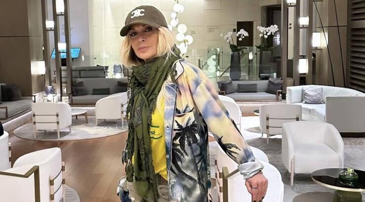 Άννα Βίσση: Την «τσακώσαμε» να τρώει μεζέδες σε ταβέρνα της Λεμεσού [εικόνες]