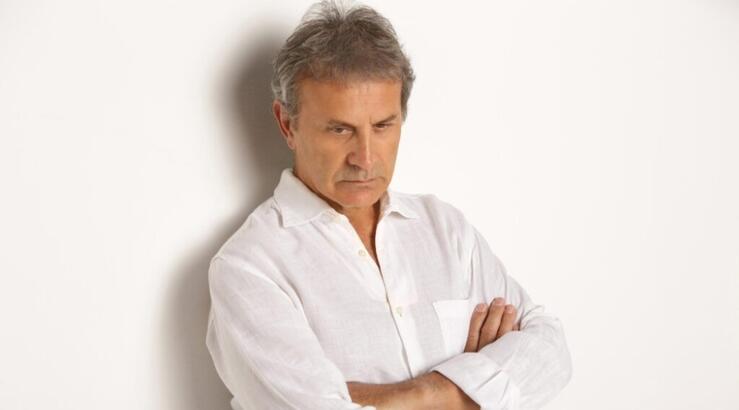 Γιώργος Νταλάρας: "Δεν είχα πια αναπνοή και έβλεπα τον κόσμο να με κοιτάει με οίκτο- Τράβηξα αυτόν τον Γολγοθά"