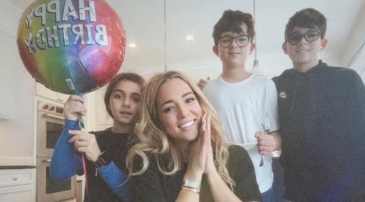 Καλομοίρα: «Αν οι νύφες μου δεν είναι Ελληνίδες, θα έχουμε πρόβλημα» [βίντεο]