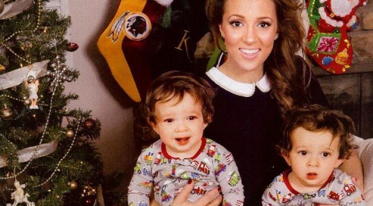 Λόγω θανάτου αναβάλλει την βάφτιση των διδύμων η Καλομοίρα