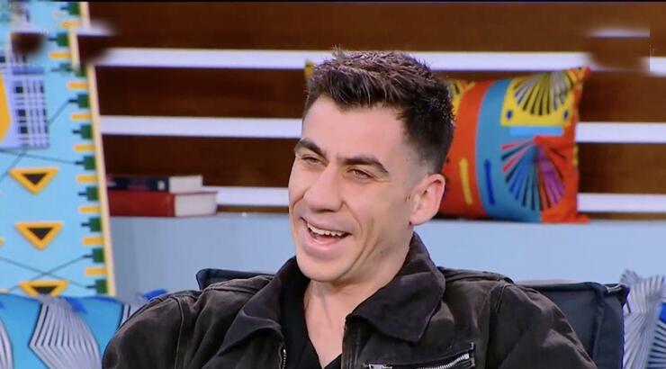 «Βάζουμε στην τσέπη 15.000. Ταξιδεύουμε business class. Έβγαζα περισσότερα πριν εκλεγώ»