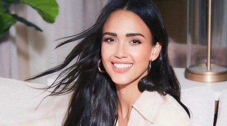 Jessica Alba: Η ρουτίνα που ακολουθεί για ένα φθινοπωρινό glam beauty look