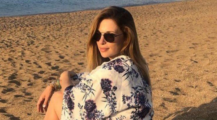 Χριστιάνα Αριστοτέλους: Δείτε την να κάνει ηλιοθεραπεία με σέξι μπικίνι