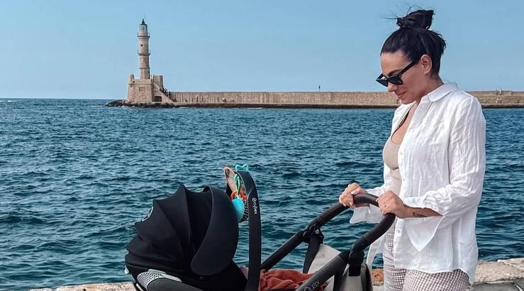 Ευρυδίκη Βαλαβάνη: Η τρυφερή selfie με τον 3,5 μηνών γιο της αγκαλιά [εικόνα] 