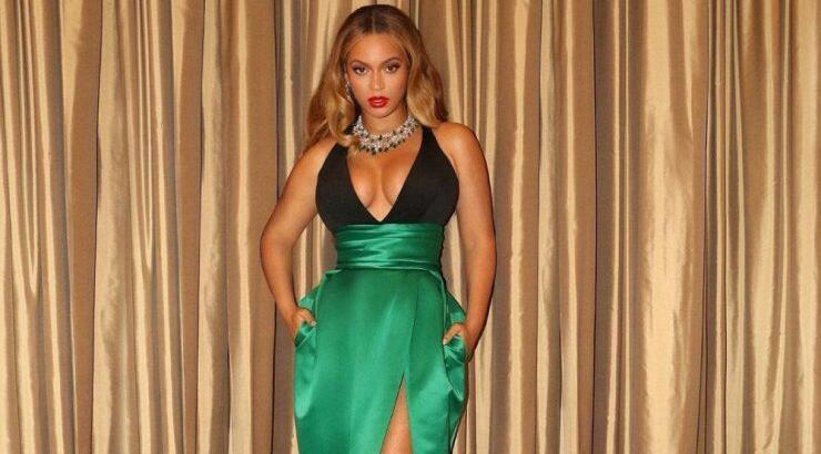 Το ασημί γαλλικό μανικιούρ της Beyoncé είναι η τέλεια γιορτινή πρόταση