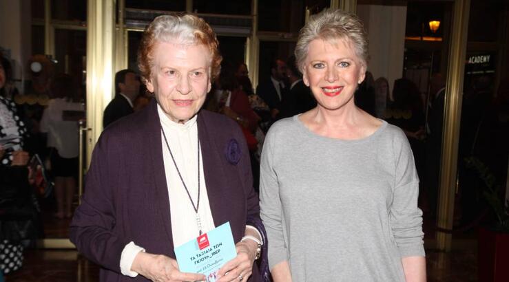 Δύσκολες ώρες για την Έλενα Ακρίτα – «Έφυγε» η μητέρα της 