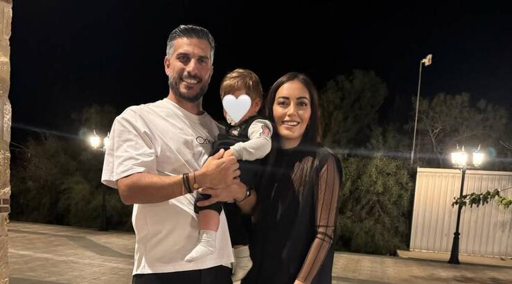 Άλκης – Δέσποινα: Πρωινό «χουχούλιασμα» με τον γιο τους στο κρεβάτι [εικόνα]