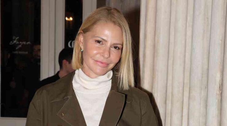 Τζένη Μπαλατσινού: Effortless chic στους δρόμους της πόλης [εικόνες]