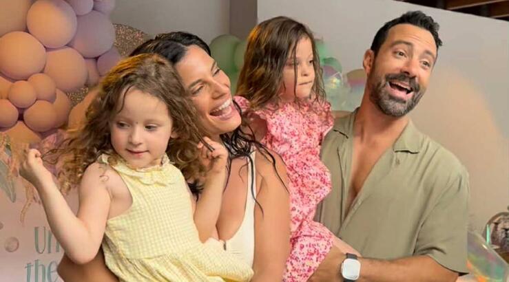 Οι δίδυμες κόρες Τανιμανίδη – Μπόμπα έγιναν τεσσάρων – Το υπέροχο πάρτι γενεθλίων [βίντεο]