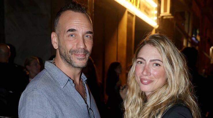 Πάνος Μουζουράκης: Αποκάλυψε πως πραγματοποίησαν τη βάφτιση της κόρης τους