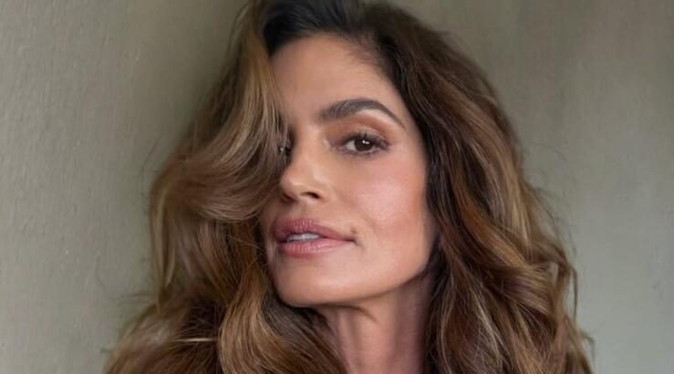 Cindy Crawford: Το κούρεμα που ανανεώνει κάθε γυναίκα των 50+