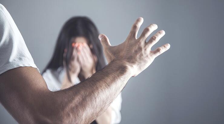 Συνέλαβαν δημοσιογράφο του κρατικού καναλιού - Ξυλοφόρτωσε τη δημοσιογράφο σύντροφό του