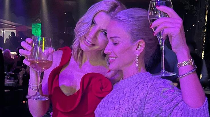 Έμιλυ Γιολίτη & Βίβιαν Νικολαϊδη: Το κοινό item στα beach looks που δημιούργησαν στις διακοπές τους στη Μύκονο