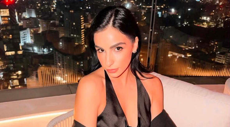 Η Μικαέλλα Κωνσταντίνου μάγεψε με total black glam εμφάνιση 