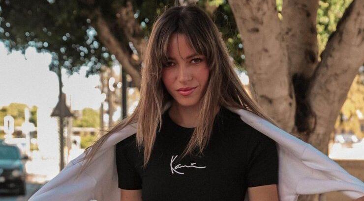 Το sleek up-do της Εβελίνα Σκίτσκο θα σε βάλει σε εορταστικό mood